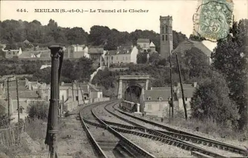 Ak Meulan en Yvelines, Eisenbahntunnel, dahinter ein Ort mit Kirchturm