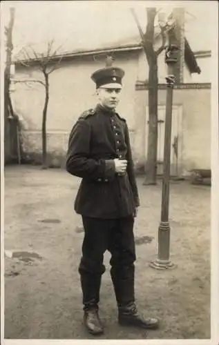 Foto Ak Soldat in Uniform, Standportrait, I WK