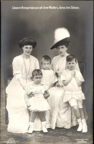 Ak Kronprinzessin Cecilie von Preußen mit ihrer Mutter und ihren drei Söhnen, Liersch 3471