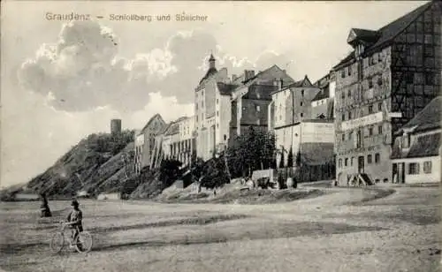 Ak Grudziądz Graudenz Westpreußen,  Schloßberg, Speicher, Radfahrer, historische Gebäude