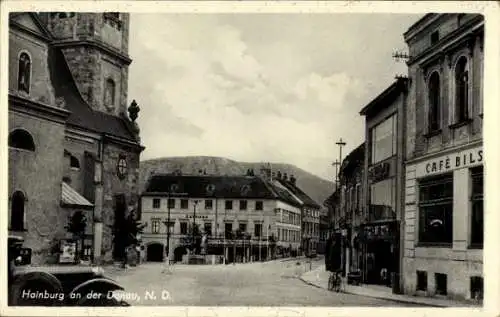 Ak Hainburg an der Donau Niederösterreich, Historische Stadtansicht, Café Bils, Kirche, Straße...