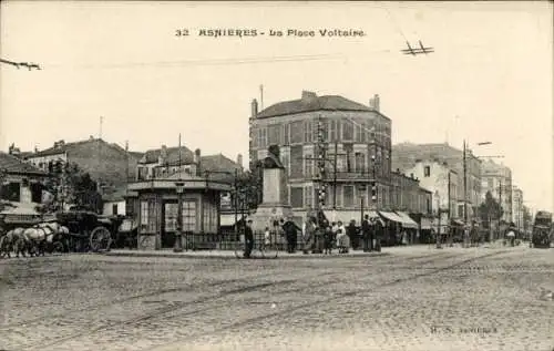 CPA Asnières-sur-Seine Hauts-de-Seine, La Place Voltaire