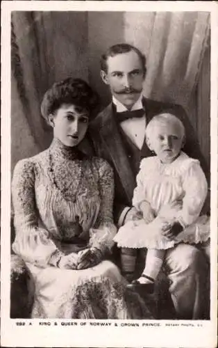 Ak King and Queen of Norway and Crown Prince, Haakon VII. mit Gemahlin Maud