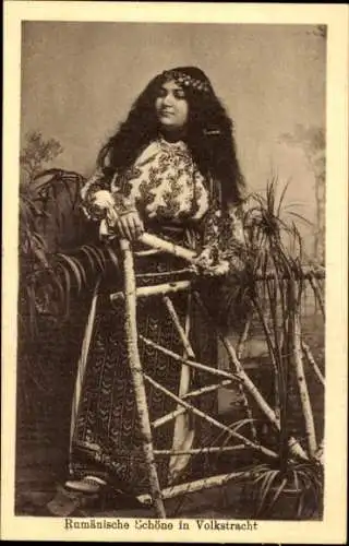 Ak Frau in rumänischer Volkstracht, Haarschmuck