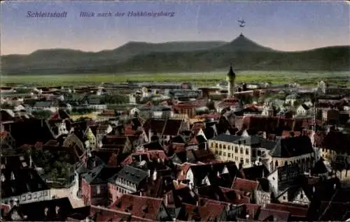 Ak Sélestat Schlettstadt Elsass Bas Rhin, Totalansicht vom Ort, Blick nach der Hohkönigsburg