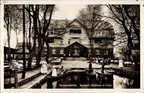 Ak Leipe Lübbenau im Spreewald, Buchan's Gasthaus, Außenansicht, Menschen in Gondelbooten