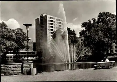 Ak Suhl in Thüringen, Ernst Thälmann Platz, Teich mit Fontaine