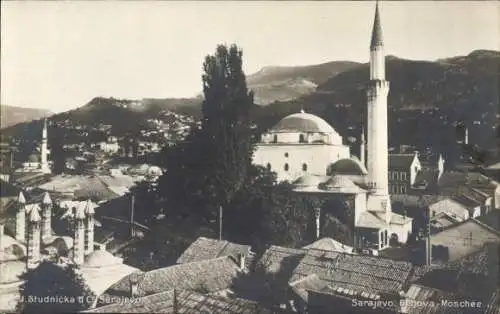 Ak Sarajevo Bosnien Herzegowina, Ansicht auf  Begova Moschee, Dächer, Landschaft