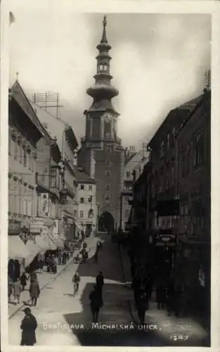 Ak Bratislava Pressburg Slowakei, Michalska Ulica,  Michaelertor, Geschäft J. Winawer