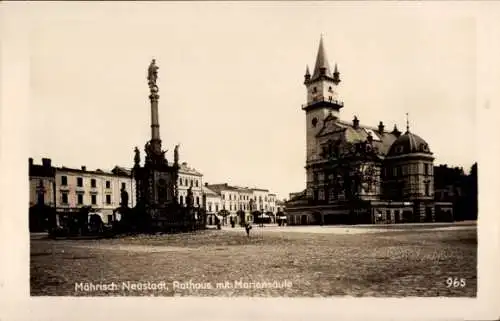 Ak Uničov Mährisch Neustadt Region Olmütz, Rathaus, Mariensäule