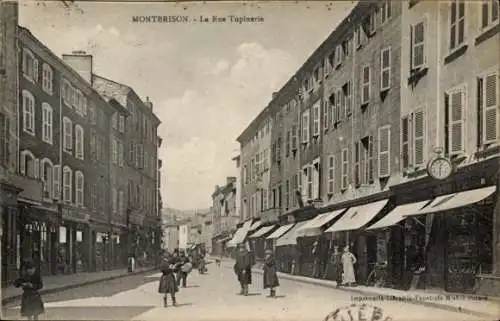 Ak Montbrison Loire, Blick auf die Rue Tupinerie, historische Gebäude, Menschen auf der Straße