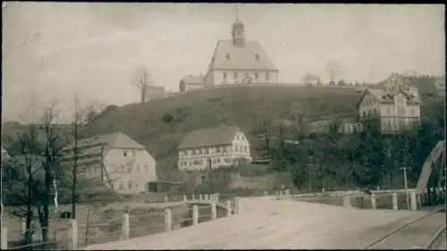 Ak Olbernhau im Erzgebirge, Dorfmotiv, Kirche auf dem Hügel