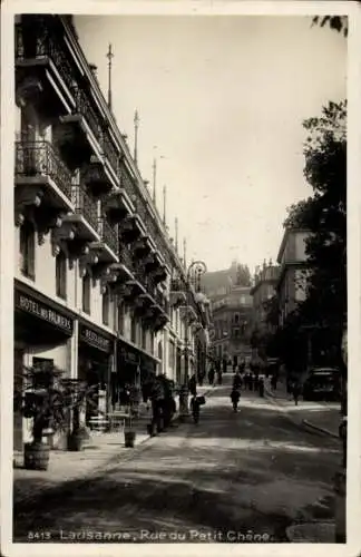 Ak Lausanne Kanton Waadt, Hotel des Palmers, Rue du Petit Chêne, Stadtansicht, Schwarz-Weiß-Foto