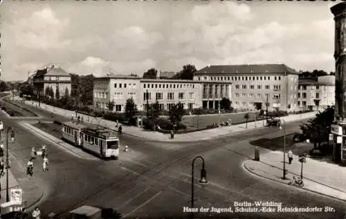 Ak Berlin Wedding, Haus der Jugend, Schulstraße Ecke Reinickenstorfer Straße, Straßenbahn
