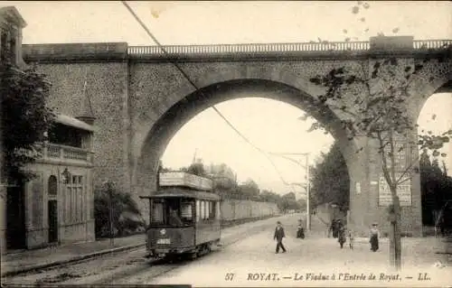 Ak Royat Puy de Dôme, Viadukt, Straßenbahn, Gehweg, Bäume, historische Architektur