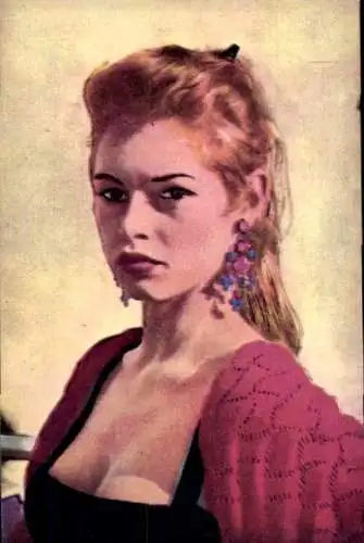 Ak Schauspielerin Brigitte Bardot, Portrait, Mondrakete