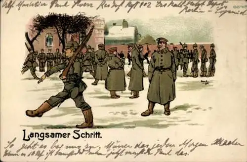 Ak Berlin Charlottenburg, Soldaten in Uniform auf einem Exerzierplatz