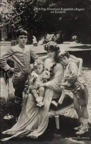 Foto Ak I.K.H. Prinzessin Rupprecht v. Bayern mit Kindern