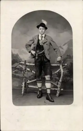 Foto Ak Junger Mann in bayerischer Tracht, Porträt