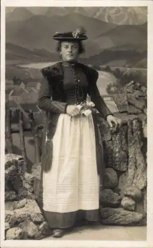 Foto Ak Frau in Tracht