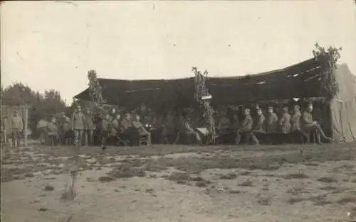 Foto Ak Deutsche Soldaten in Uniformen, Gruppenfoto, I. WK