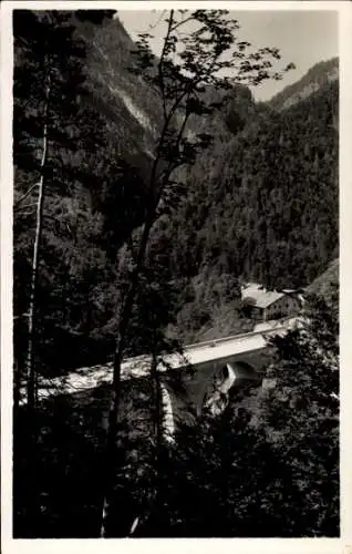 Ak Bad Reichenhall in Oberbayern, Pfannlochbrücke, Häuser, Bäume, Berge