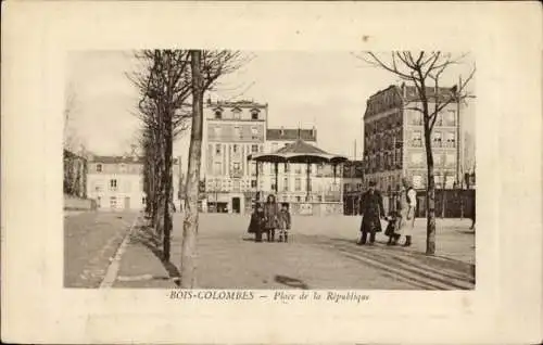 Ak Bois Colombes Hauts de Seine, Place de la Republique