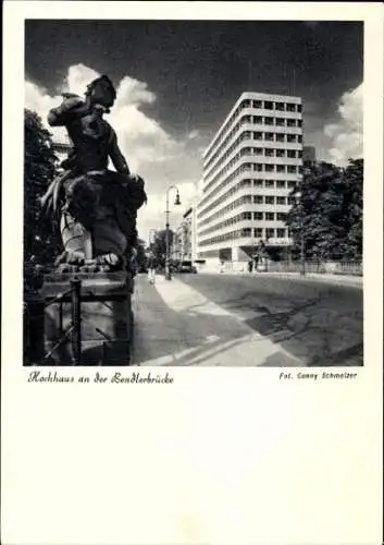 Ak Berlin Tiergarten, Hochhaus an der Bendlerbrücke, Plastik