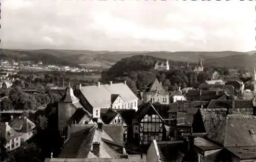 Ak Arnsberg im Sauerland Westfalen, Luftbild, Stadtansicht, Fachwerkhäuser, Kirche, Hügel, his...