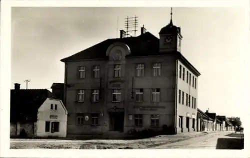 Ak Křinec Nymburk Neuenburg an der Elbe Mittelböhmen, Rathaus