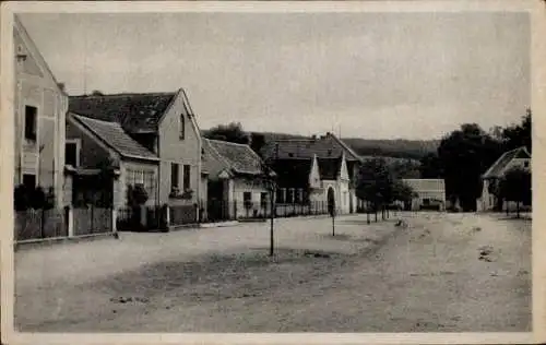 Ak Křešín Příbram Pibrans Mittelböhmen, Blick auf den Platz