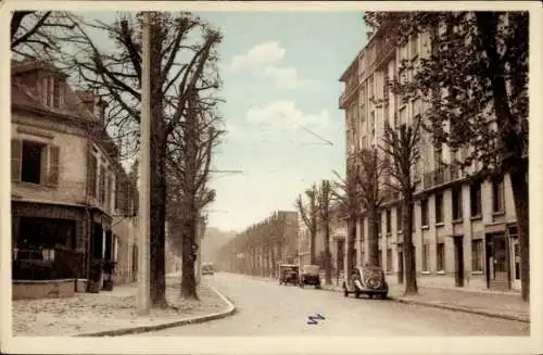 Ak Thiais Val de Marne, Avenue René Panhard, leere Straße, Bäume, historische Gebäude, Fahrzeuge