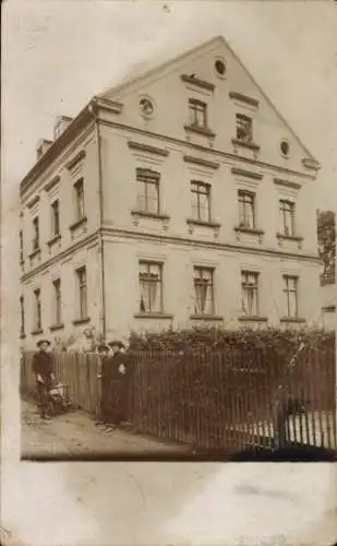 Ak Göppersdorf Burgstädt in Sachsen, Wohnhaus, Jungen am Zaun