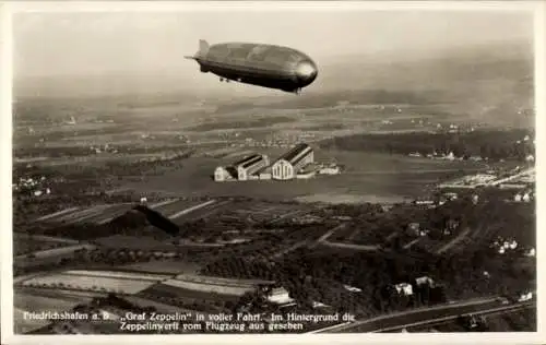 Ak Friedrichshafen am Bodensee, Luftschiff LZ 127 Graf Zeppelin, Fliegeraufnahme, Luftschiffwerft