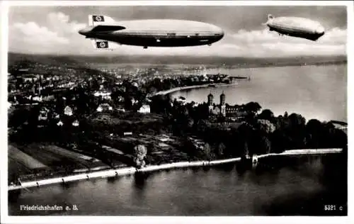 Ak Friedrichshafen am Bodensee, Luftschiff LZ 127 Graf Zeppelin in voller Fahrt, Fliegeraufnahme
