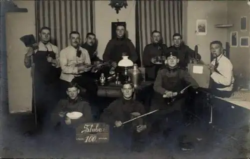 Foto Ak Bückeburg im Kreis Schaumburg, deutsche Soldaten, Gruppenbild Stube 100