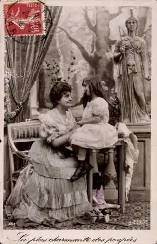 Ak Frau mit Tochter, Porträt, Statue