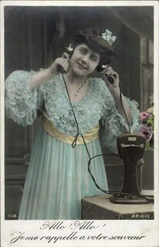 Ak Frau beim Telefonieren, Telefon