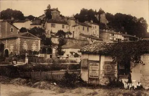 Ak Aubeterre sur Dronne Charente, Schwarz-weiß Foto einer kleinen Ortschaft mit einer Kirche a...