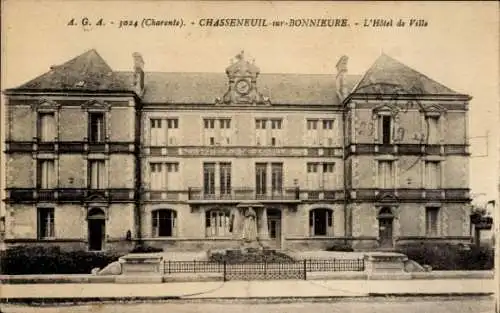 Ak Chasseneuil sur Bonnieure Charente, Rathaus