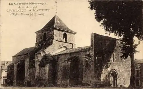 Ak Chasseneuil sur Bonnieure Charente, romanische Kirche