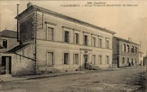 Ak Chasseneuil du Poitou Vienne,  höhere Knabenschule