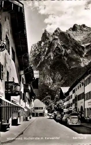 Ak Mittenwald in Oberbayern, Mittenwald. Hochstraße m. Karwendel