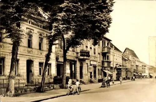 Ak Jüterbog in Brandenburg, Blick vom Platz der Jugend in Richtung Zinnaer Straße