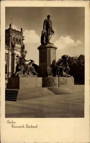 Ak Berlin Charlottenburg, Bismarck-Denkmal, Personen: Bismarck