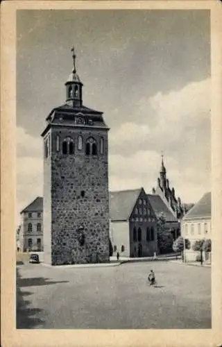 Ak Luckenwalde in Brandenburg,  Marktplatz mit Kirche