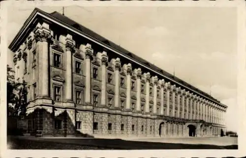 Ak Praha Prag Tschechien, Straßenpartie am Tschernin Palais, Fassade