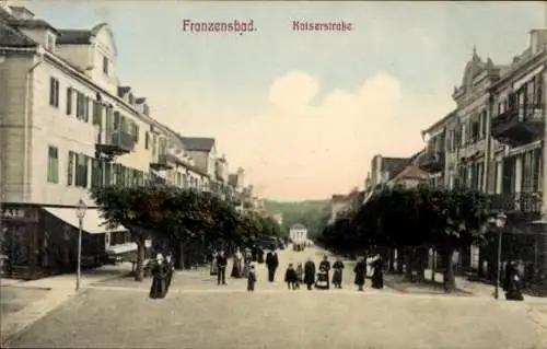 Ak Františkovy Lázně Franzensbad Reg. Karlsbad, Kaiserstraße, Passanten