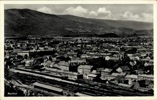 Ak Maribor Marburg an der Drau Slowenien, Blick auf  Stadtansicht, Bahngleise, Berge im Hinter...