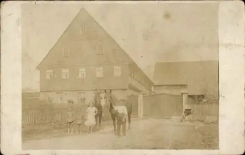 Foto Sankt Egidien in Sachsen, Familie am Eingang zum Bauernhof